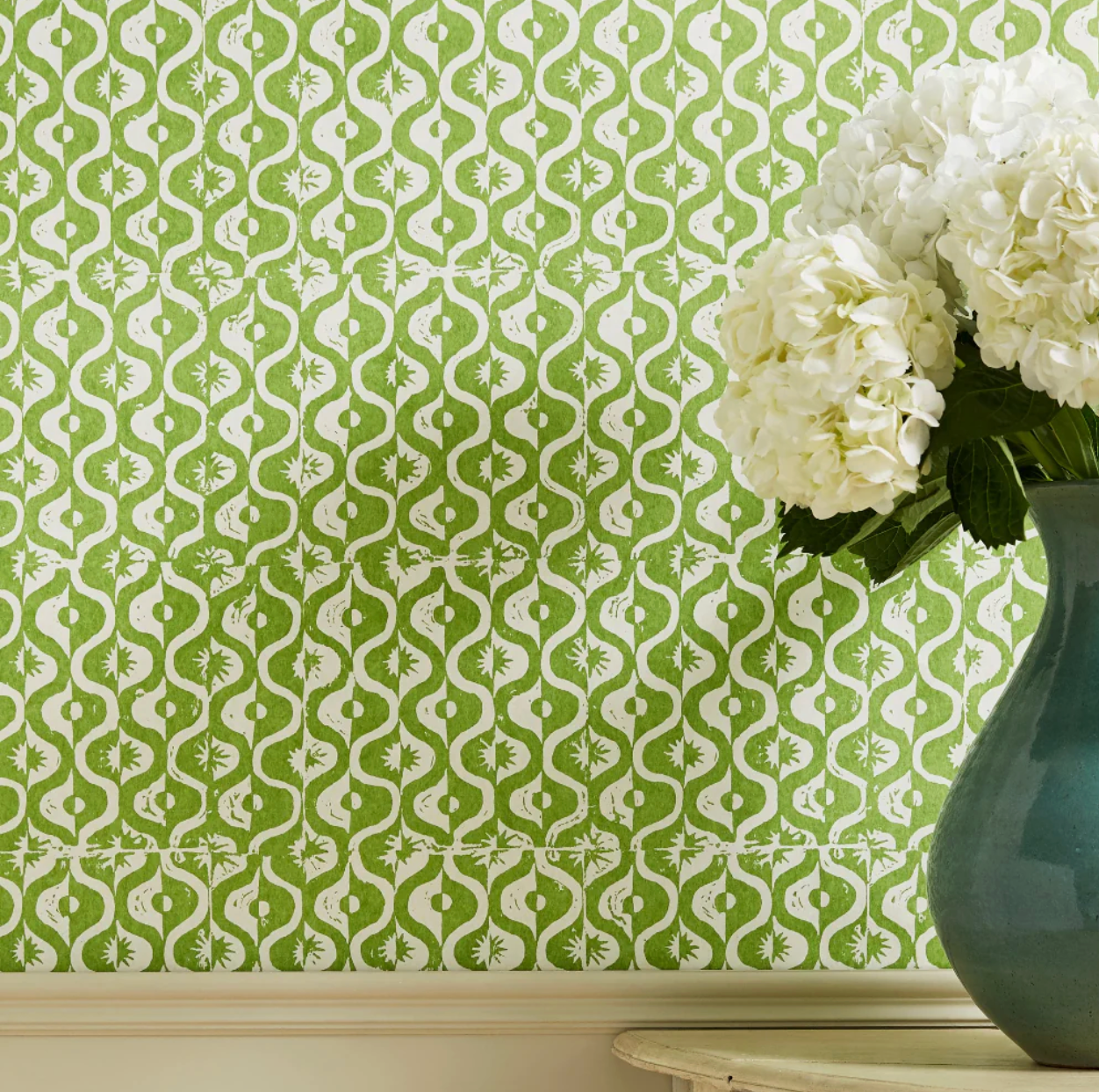 SMALL MEDALLION WALLPAPER